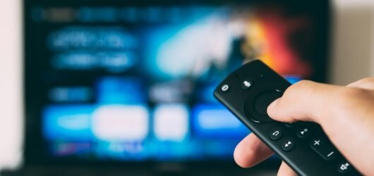 O Crescimento do Streaming e Como as Smart TVs Mudaram os Hábitos de Entretenimento dos Brasileiros